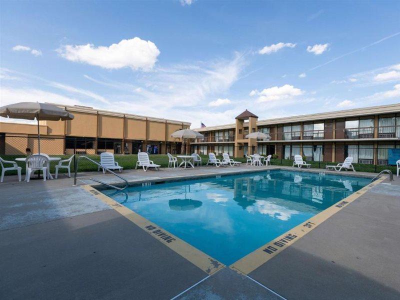 Super 8 by Wyndham Goldsboro Motel Eksteriør billede