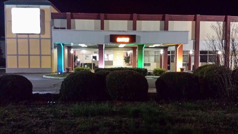 Super 8 by Wyndham Goldsboro Motel Eksteriør billede