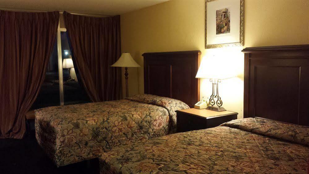 Super 8 by Wyndham Goldsboro Motel Eksteriør billede