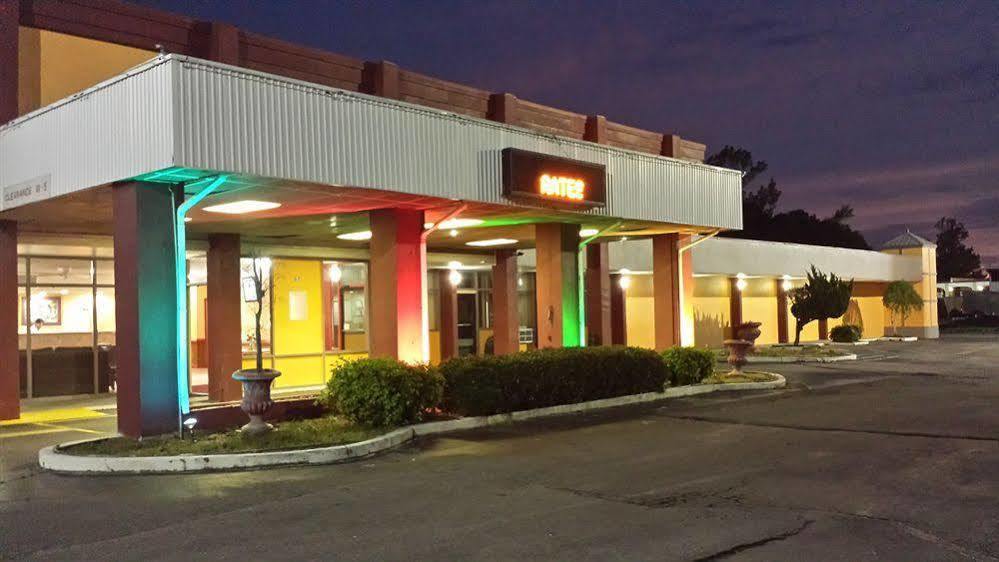 Super 8 by Wyndham Goldsboro Motel Eksteriør billede