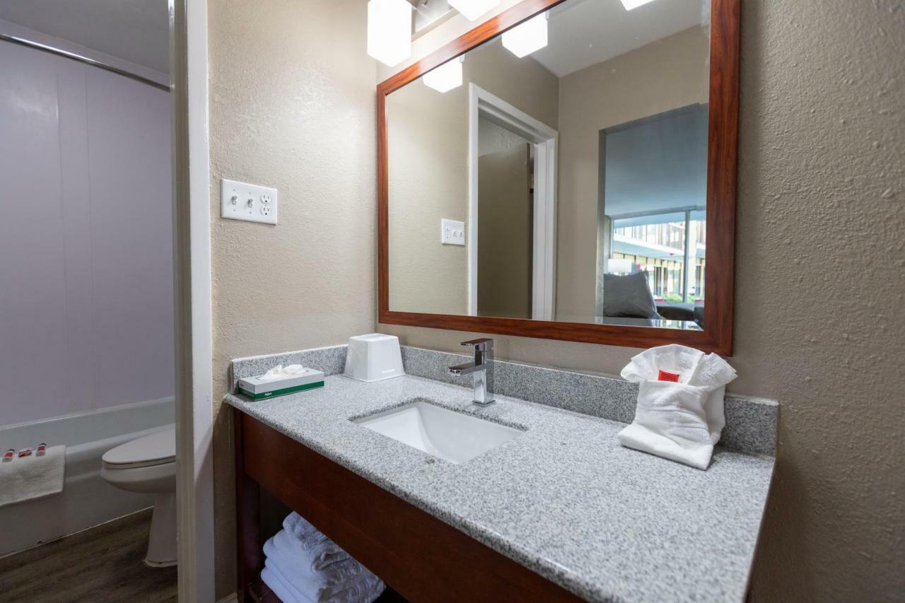 Super 8 by Wyndham Goldsboro Motel Eksteriør billede
