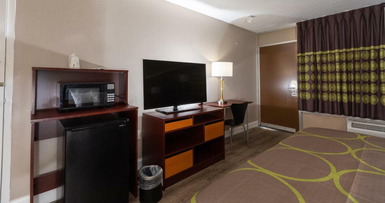 Super 8 by Wyndham Goldsboro Motel Eksteriør billede
