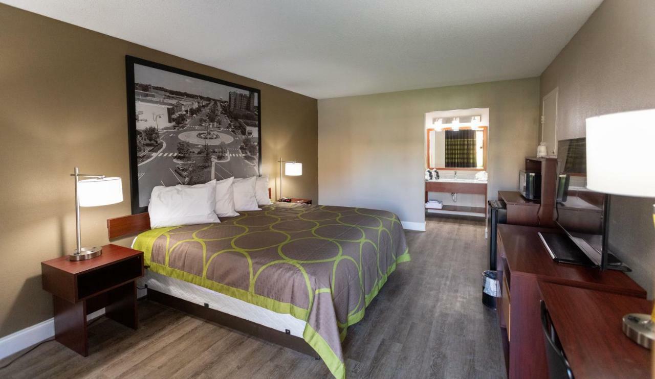 Super 8 by Wyndham Goldsboro Motel Eksteriør billede